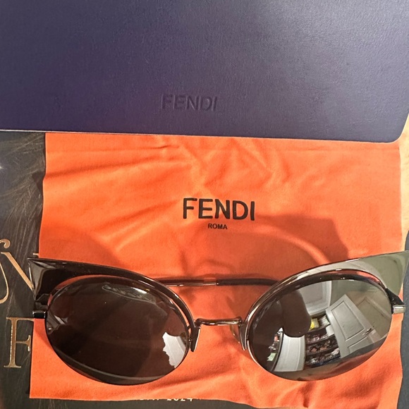 Fendi cat eye sunglasses - Picture 6 of 6